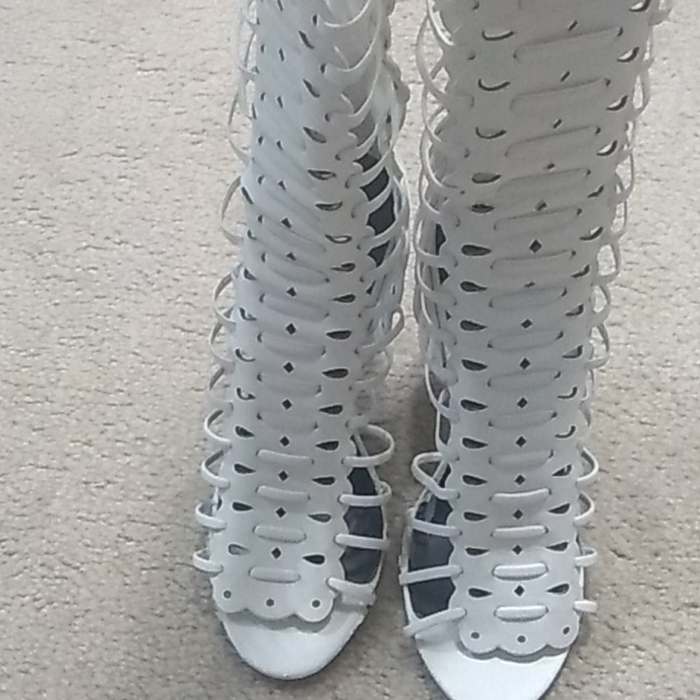 Paper fox boots